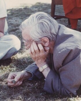 Owen Barfield, July 1978, in a garden.